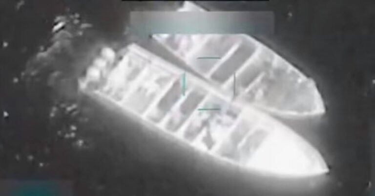 ABŞ 4 gəmini bombaladı ABŞ 4 gəmini bombaladı