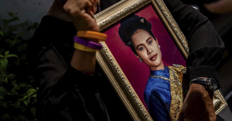 Ölkədə bir illik matəm elan edildi, qara paltar qıtlığı yarandı Ölkədə bir illik matəm elan edildi, qara paltar qıtlığı yarandı