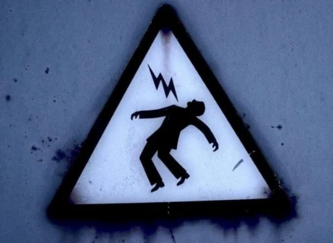 Ucar sakinini elektrik cərəyanı vuraraq öldürdü
