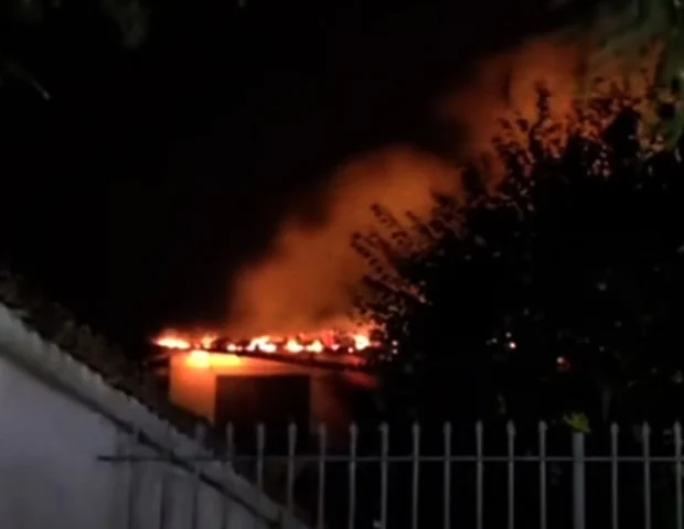 Orta əsrlərə aid monastır yanıb