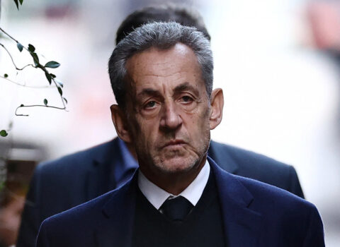 Sarkozi həbsxanada kitab yazmağa başlayıb