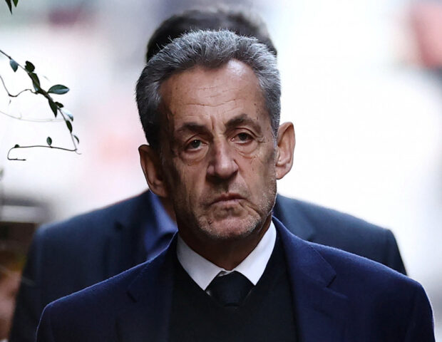 Sarkozi həbsxanada kitab yazmağa başlayıb