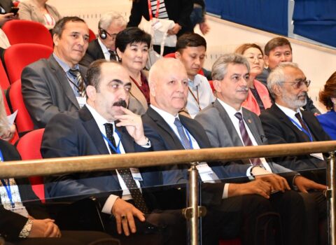 Türk dünyasının aparıcı arxeoloqları bir arada – FOTOLAR