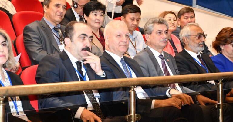 Türk dünyasının aparıcı arxeoloqları bir arada – FOTOLAR