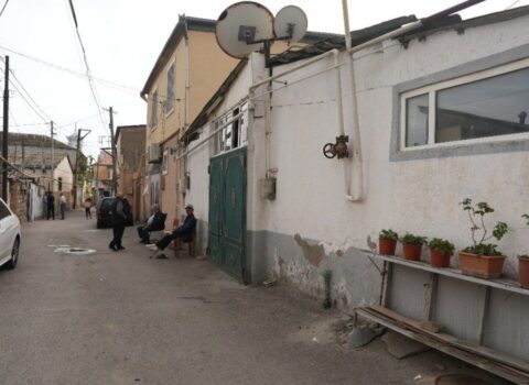 “Dərnəgül” bazarının arxasında evlər sökülür – Nə qədər pul veriləcək?