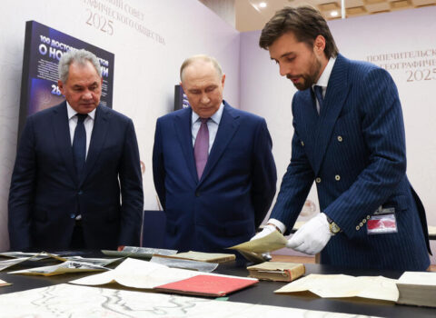 Putinə Rusiya imperiyası dövründə Novorossiyanın arxiv xəritələri göstərilib