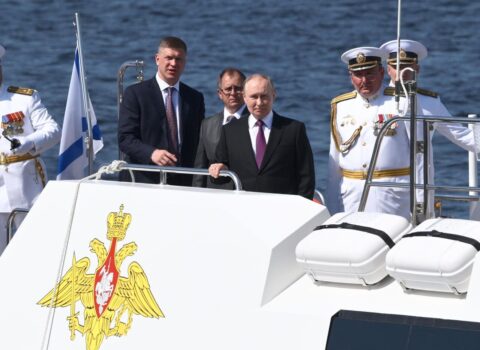Putin Bakıya hərbi gəmi ilə gəldi: Mehdiyevi və “dostlarını” buna görə satdı