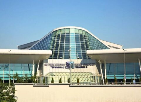 Hava limanında erməni diplomatlar soyunduruldu