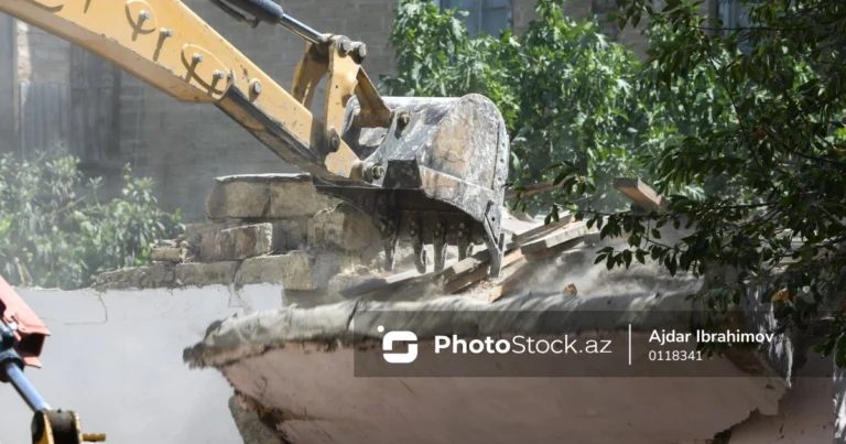 Ağabala Quliyevin malikanəsi söküləcək? Ağabala Quliyevin malikanəsi söküləcək?