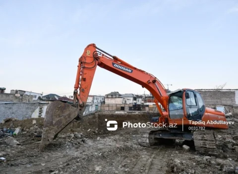 Bakıda daha bir ərazidə binalar PLANA DÜŞDÜ