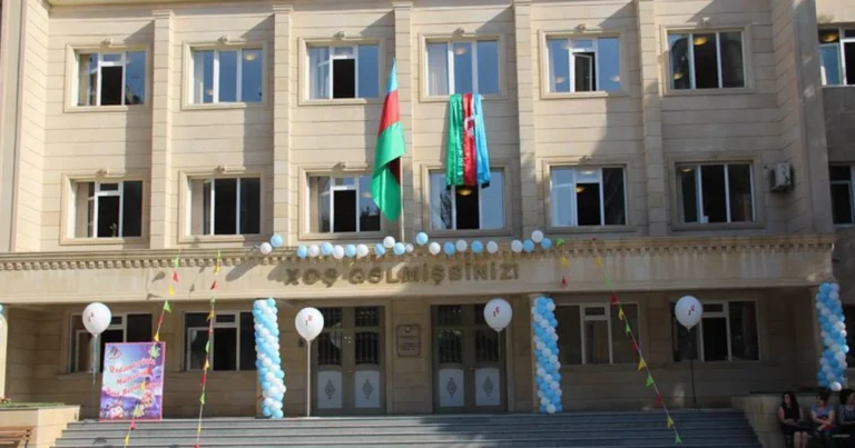 Bakıda məktəb liseyə birləşdirilir – Müəllimlərdən narahatlıq
