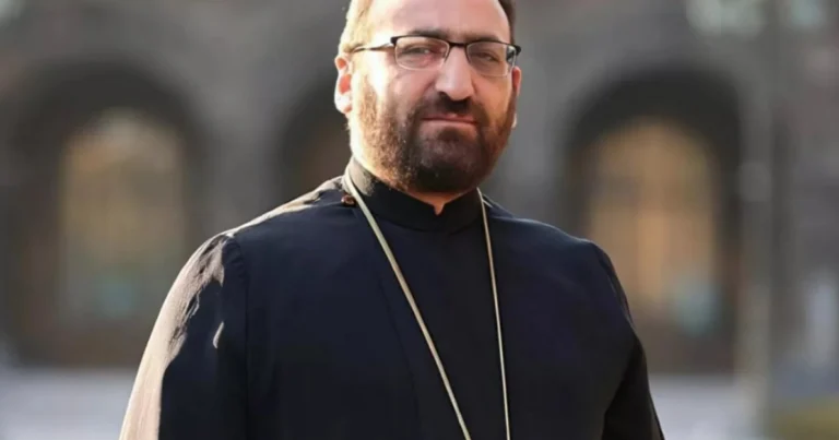 Arxiyepiskopun intim xarakterli videoları yayıldı Arxiyepiskopun intim xarakterli videoları yayıldı