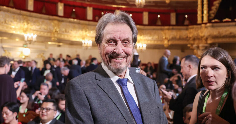 İlon Maskın atası Moskvadan danışdı İlon Maskın atası Moskvadan danışdı