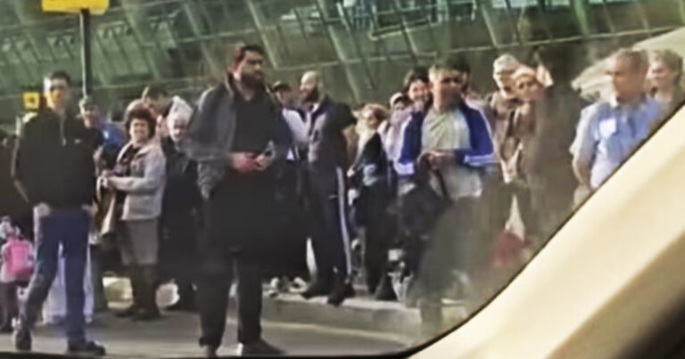 Aeroportda taksi dəyişikliyindən sonrakı vəziyyət… – VİDEO