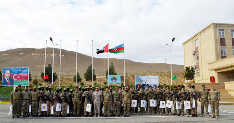 Azərbaycan və BƏƏ xüsusi təyinatlılarının birgə təlimi başa çatdı Azərbaycan və BƏƏ xüsusi təyinatlılarının birgə təlimi başa çatdı