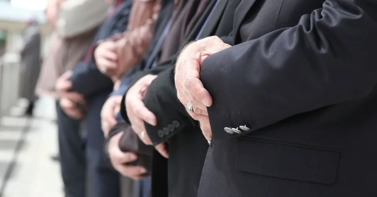 Dəfn mərasimlərində alqış, musiqi ifası və digər rituallar etmək günahdır, yoxsa…? – İlahiyyatçı danışdı