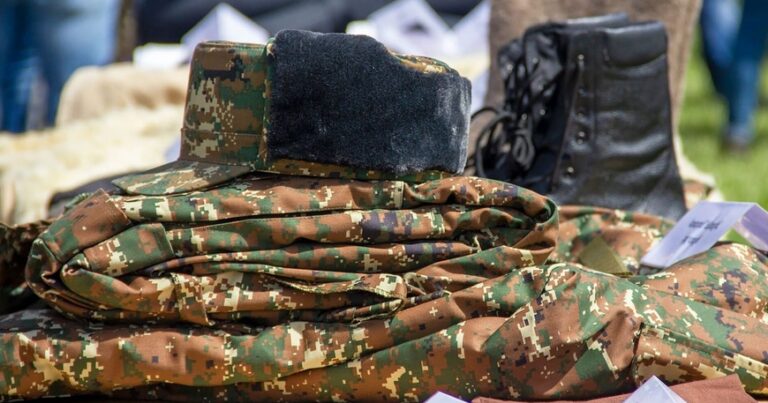 Ermənistan ordusu sovet tipli hərbi formadan imtina edir Ermənistan ordusu sovet tipli hərbi formadan imtina edir
