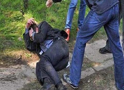 Maşına zorla mindirib apardı, dostları ilə birlikdə döydü: 3 qazi…