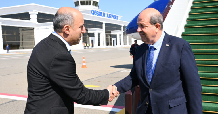 Ersin Tatar Azərbaycana gəldi