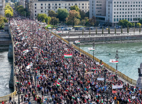 Budapeştdə “Sülh yürüşü” keçirilib