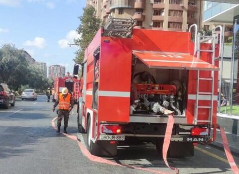 “AAAF park”da yanğın: Sakinlər təxliyə edildi