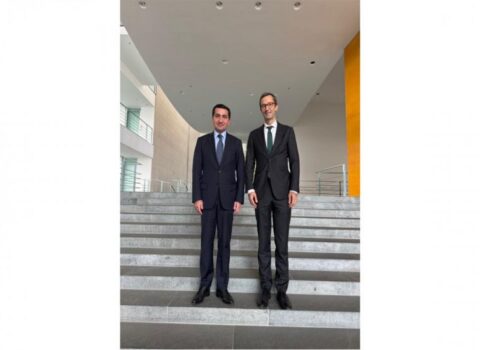 Hikmət Hacıyev Berlində Almaniya kanslerinin müşaviri ilə görüşüb