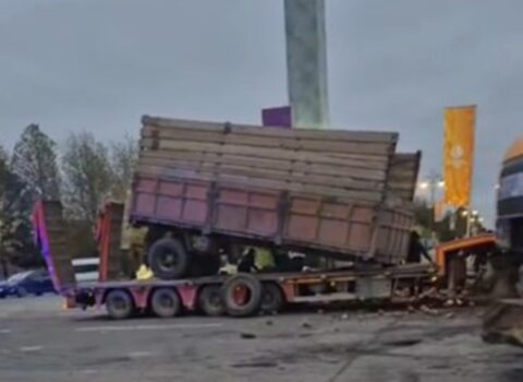 Şəkər çuğunduru ilə dolu “KamAZ” “Yevlax kruqu”na girdi – VİDEO
