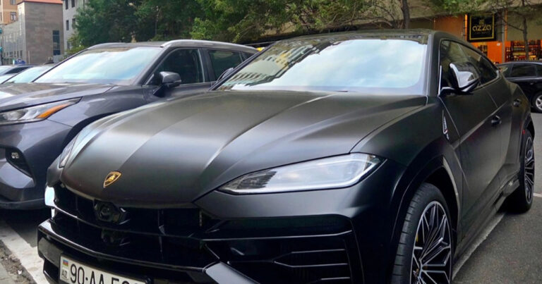 Ramiz Mehdiyevin nəvəsi Bakıda yarım milyonluq maşınla gəzir – Video Ramiz Mehdiyevin nəvəsi Bakıda yarım milyonluq maşınla gəzir – Video