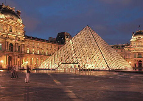 Luvrda milyonlarla avro dəyərində oğurluq – VİDEO