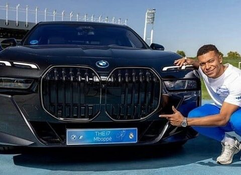 “Real”ın hər bir futbolçusuna yarım milyonluq maşın verildi