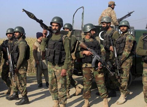Pakistan həlak olan hərbçilərinin sayını açıqladı