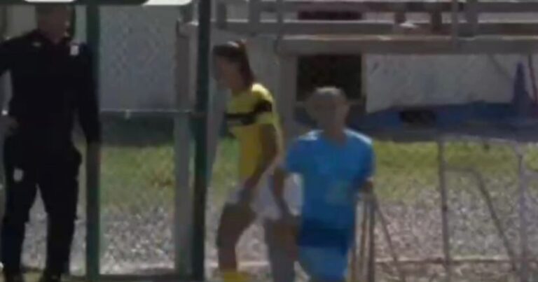 Azərbaycanda qadın futbolçu rəqibini yumruqla vurdu