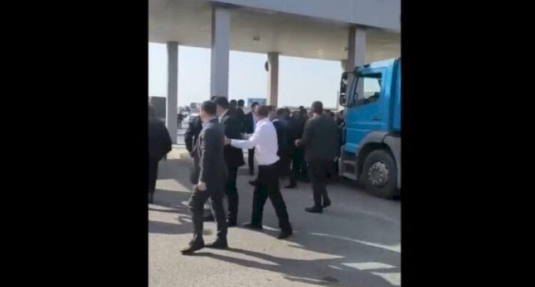Bakıda mühafizəçilər dövlət qurumunun əməkdaşlarını döydü – VİDEO