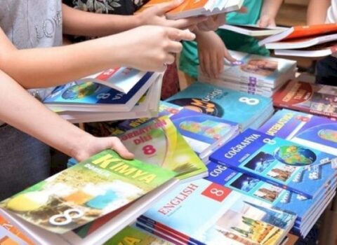 Bakı məktəblərində dərslik çatışmazlığı – KİM HAQLIDIR?