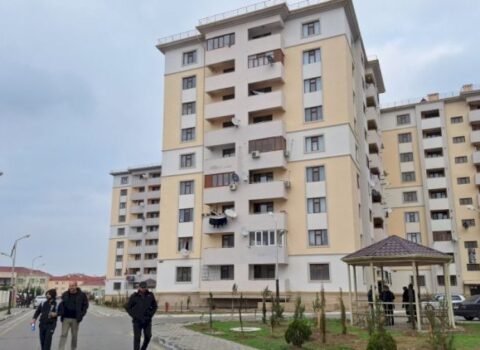 21 yaşlı qadın eyvandan yıxılaraq öldü