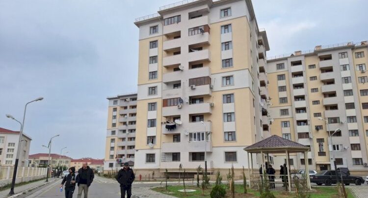 21 yaşlı qadın eyvandan yıxılaraq öldü 21 yaşlı qadın eyvandan yıxılaraq öldü