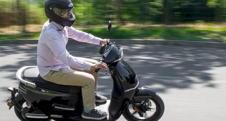Moped idarə etmək üçün sürücülük vəsiqəsi tələb olunacaq Moped idarə etmək üçün sürücülük vəsiqəsi tələb olunacaq
