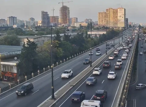 Bakıda 12 istiqamətdə nəqliyyatın sıxlığı müşahidə edilir