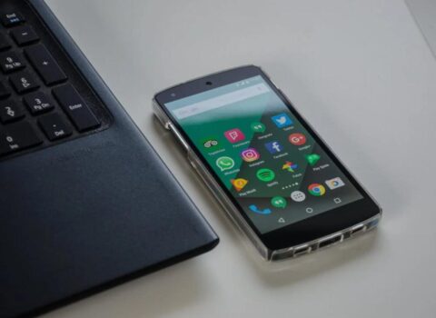 Bu proqramı telefondan silin – Yazışmaları oxuyurlar