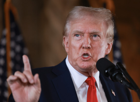 SƏRT TƏPKİ: Tramp onun üstünə elə bağırdı ki…