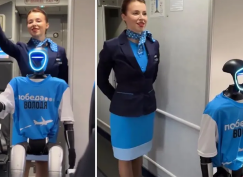 Dünyada ilk robot stüardessa sınaqdan keçirildi