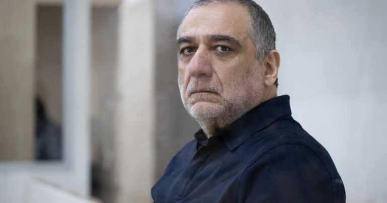 Vardanyanın məhkəməsində zərərçəkmiş şəxslərin ifadələri dinlənilib – FOTO Vardanyanın məhkəməsində zərərçəkmiş şəxslərin ifadələri dinlənilib – FOTO