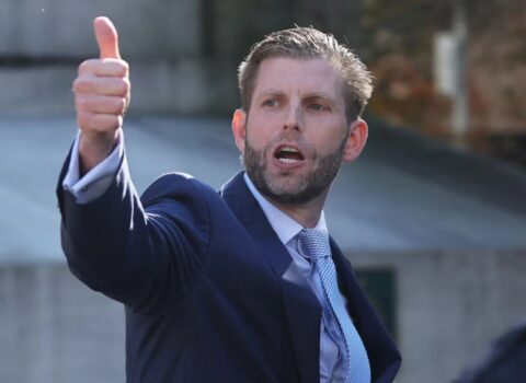 Trampın oğlu atasının adına satışa elə bir məhsul çıxardı ki… – FOTO