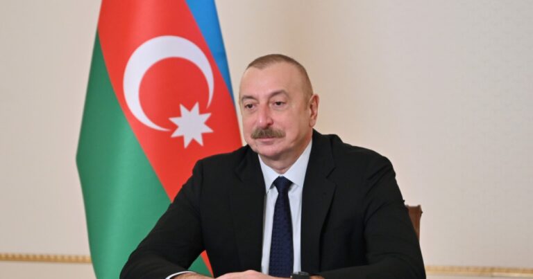 İlham Əliyev Əlcəzair Prezidentini təbrik etdi İlham Əliyev Əlcəzair Prezidentini təbrik etdi