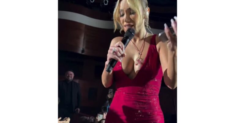 Röya konsertində futbola baxan tamaşaçını təpiklədi – VİDEO