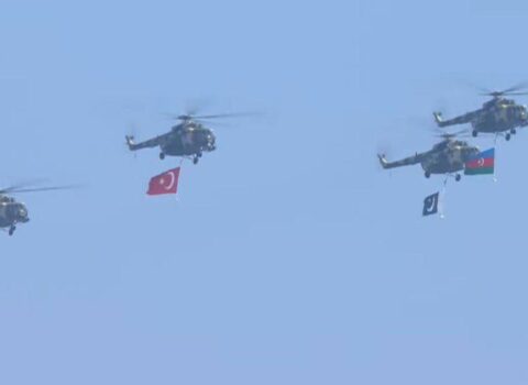 Bakıda hərbi paradda aviasiyanın uçuşları başladı – VİDEO