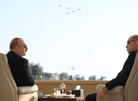 Prezident hərbi paraddan fotolar paylaşdı
