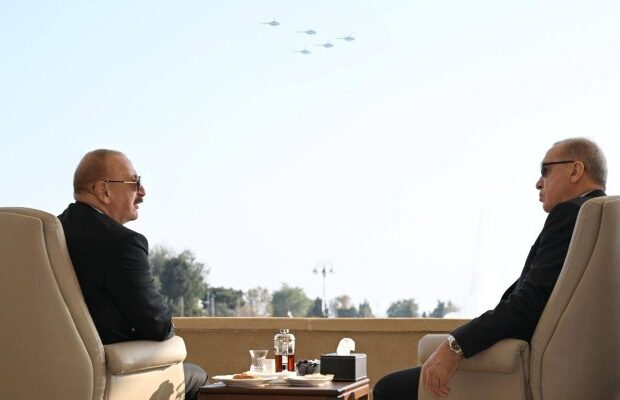 Prezident hərbi paraddan fotolar paylaşdı