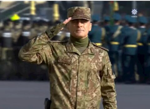 Hikmət Mirzəyev Zəfər paradında fərqli forma geyinib – FOTO