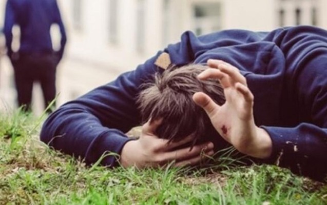 Qonşusunun qulağını dişləyib qopardı, həbs edildi Qonşusunun qulağını dişləyib qopardı, həbs edildi